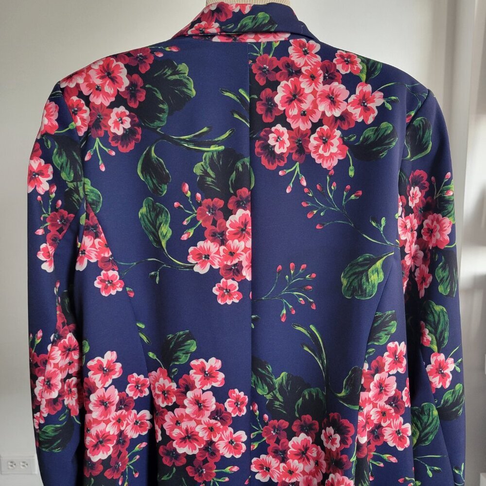 Eloquii Blue Floral Women’s Crepe Blazer (Size:16) - Picture 4 of 16